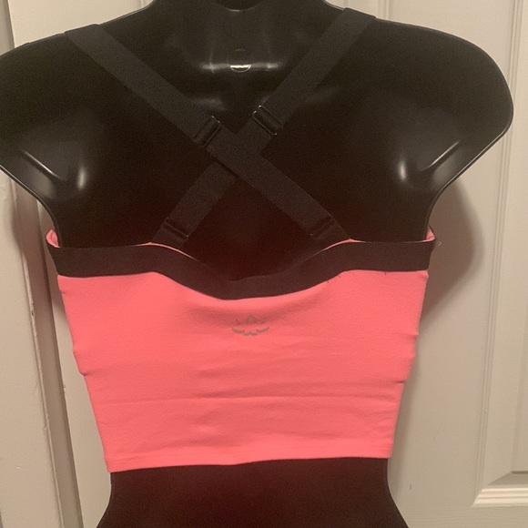 Beyond Yoga sports bra/crop - Picture 5 of 8